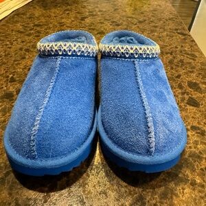 SOLD: Kids UGG Slippers